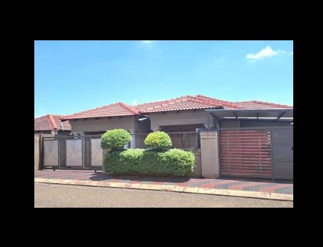 3 BEDROOM HOUSE FOR SALE IN LOTUS GARDENS